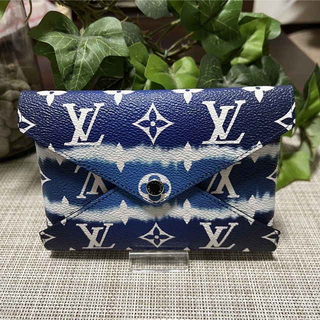 ポーチLOUIS VUITTON ルイ・ヴィトン ポーチ モノグラム ブルー 美品