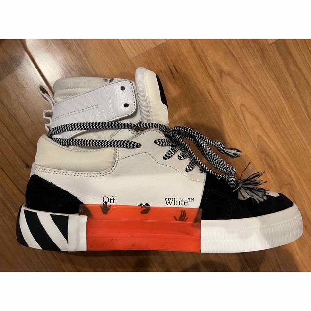 OFF-WHITE(オフホワイト)のoff-white バルカナイズ　ハイカット　スニーカー　オフホワイト メンズの靴/シューズ(スニーカー)の商品写真