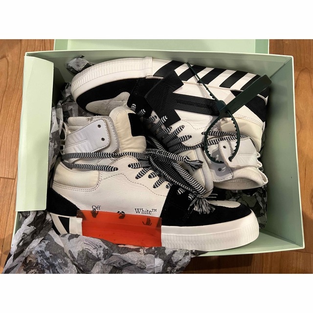 OFF-WHITE(オフホワイト)のoff-white バルカナイズ　ハイカット　スニーカー　オフホワイト メンズの靴/シューズ(スニーカー)の商品写真