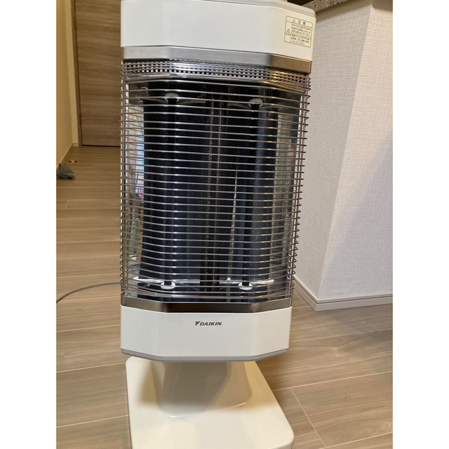 DAIKIN(ダイキン)のダイキンセラムヒートERFT11KS スマホ/家電/カメラの冷暖房/空調(電気ヒーター)の商品写真