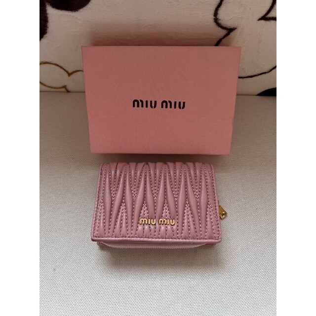 miumiu - 【断捨離】MiuMiuミュウミュウ🌸折り財布🌸さいふ🌸小銭入れ🌸の通販 by わこむ's shop｜ミュウミュウならラクマ