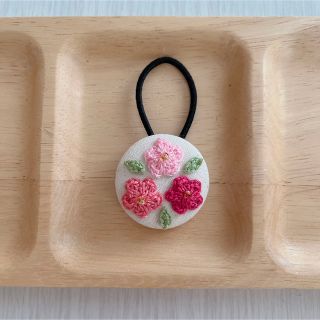 刺繍糸のお花のヘアゴム〜ピンクビビットピンク〜(ファッション雑貨)