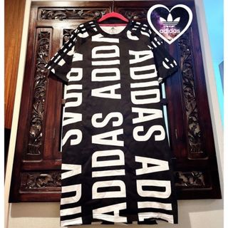 アディダス(adidas)のアディダス ロゴいっぱい ロングTシャツ チュニック ワンピース ジャージ (Tシャツ(半袖/袖なし))