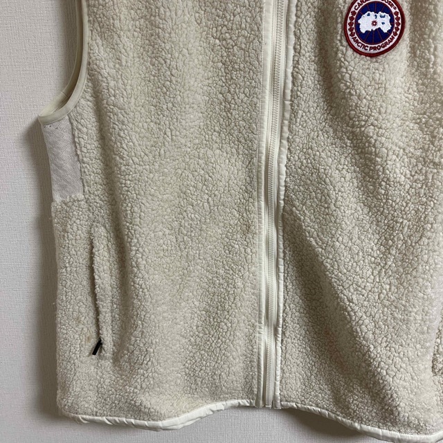 CANADA GOOSE(カナダグース)のカナダグース　フリース　ベスト　XL アイボリー　サザビーリーグ メンズのジャケット/アウター(ダウンベスト)の商品写真