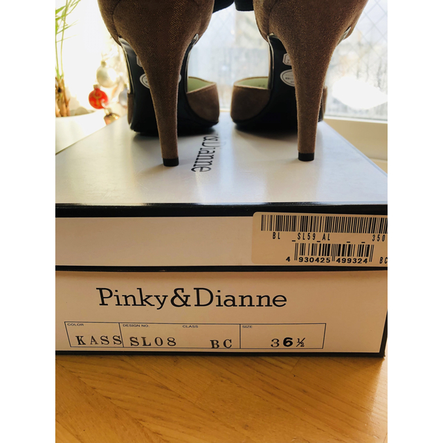 Pinky&Dianne(ピンキーアンドダイアン)のPinky&Dianne ゴールドアンクルクロス　ドレスパンプス レディースの靴/シューズ(ハイヒール/パンプス)の商品写真