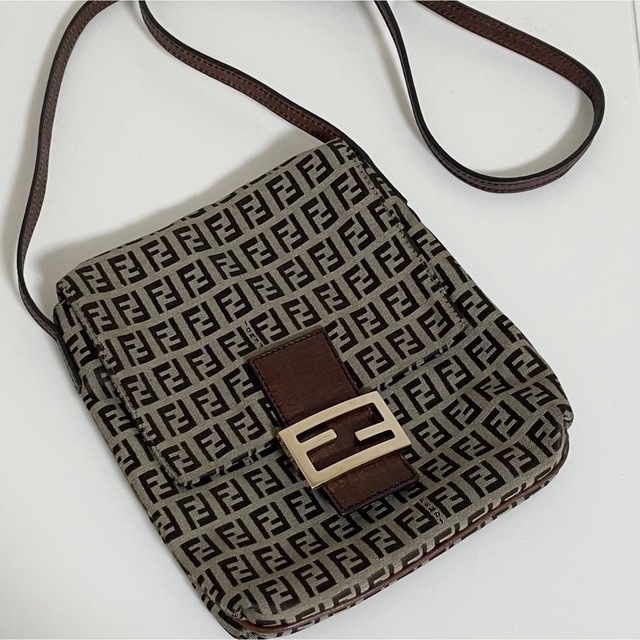 FENDI(フェンディ)のFENDI ズッカ柄 ヴィンテージ ショルダーバッグ レディースのバッグ(ショルダーバッグ)の商品写真