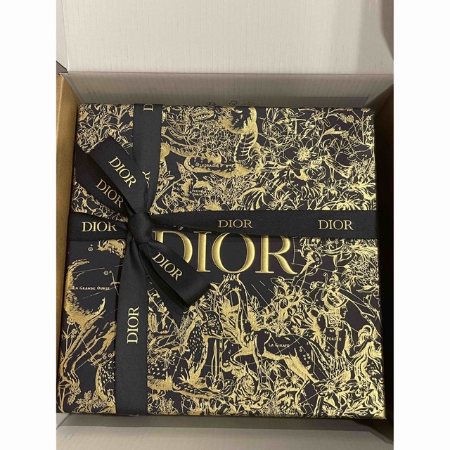 Dior(ディオール)のDior ディオール   2022 ホリデー 限定　ボックス　BOX リボン　箱 インテリア/住まい/日用品の収納家具(ケース/ボックス)の商品写真