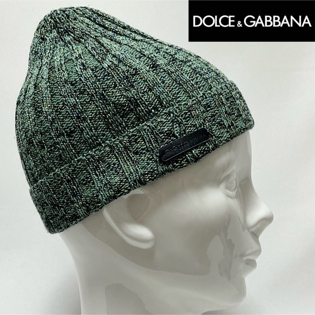 DOLCE&GABBANA(ドルチェアンドガッバーナ)の【美品】DOLCE&GABBANAイタリア製レザーロゴ付きリブ編みニットキャップ メンズの帽子(ニット帽/ビーニー)の商品写真