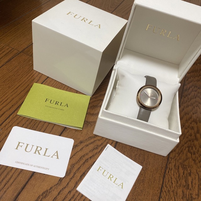 Furla(フルラ)のFURLA 腕時計　モカグレージュ　箱付き レディースのファッション小物(腕時計)の商品写真