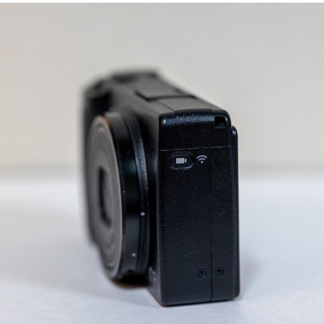 RICOH(リコー)のRICHO GR IIIx 保証残有 予備バッテリー2個＋チャージャー付き スマホ/家電/カメラのカメラ(コンパクトデジタルカメラ)の商品写真