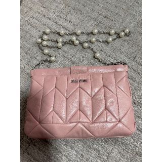 ミュウミュウ(miumiu)のmiumiu パールチェーンショルダーバッグ　送料込み(ショルダーバッグ)