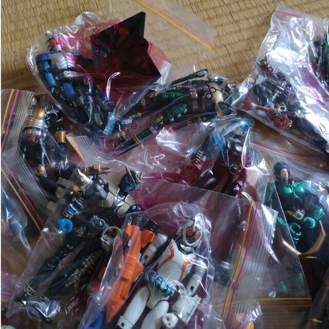 BANDAI(バンダイ)の【ジャンク】仮面ライダー 装着変身など30点ほどまとめて エンタメ/ホビーのフィギュア(特撮)の商品写真