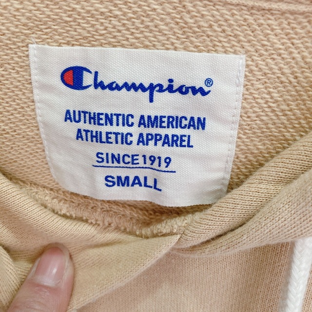 Champion(チャンピオン)の[champion] チャンピオン　フード　プルオーバー　ベージュ　S レディースのトップス(パーカー)の商品写真