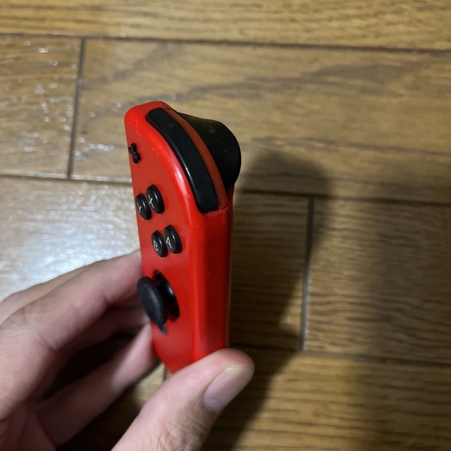 Joy-Con 右　ジャンク エンタメ/ホビーのゲームソフト/ゲーム機本体(家庭用ゲーム機本体)の商品写真