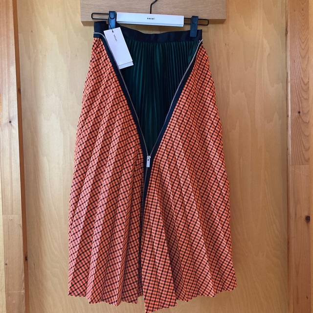 sacai(サカイ)のsacai サカイ　プリーツスカート新品タグ付き レディースのスカート(ロングスカート)の商品写真