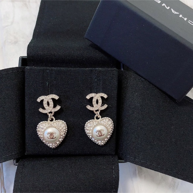 男女兼用 CHANEL ハートピアス CCマーク CHANEL - ピアス