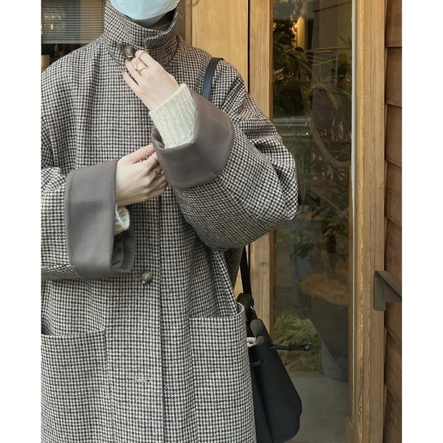 mecherie 襟付チェックロングコート 美品 レディースのジャケット/アウター(ロングコート)の商品写真