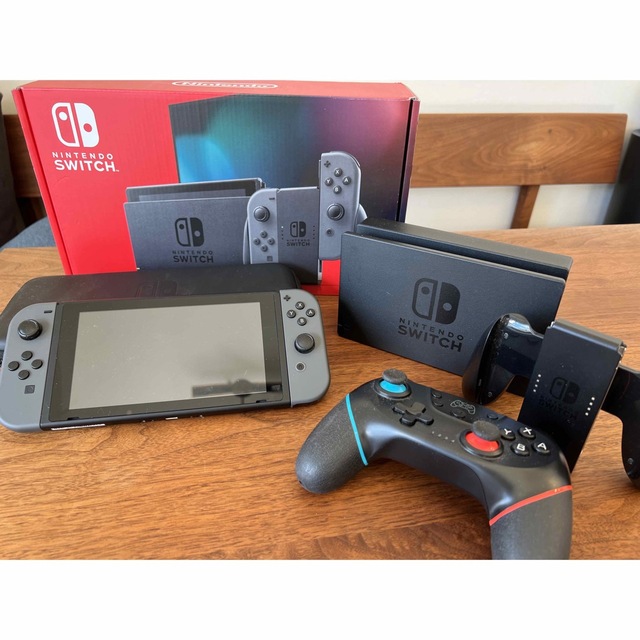 Nintendo Switch(ニンテンドースイッチ)のNintendo Switch ＋おまけ  グレー HAD-S-KAAA エンタメ/ホビーのゲームソフト/ゲーム機本体(家庭用ゲーム機本体)の商品写真