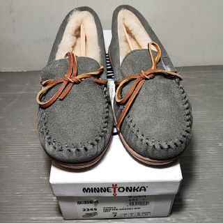 Minnetonka - ミネトンカ モカシン スリッポン グレー 24cmの通販|ラクマ
