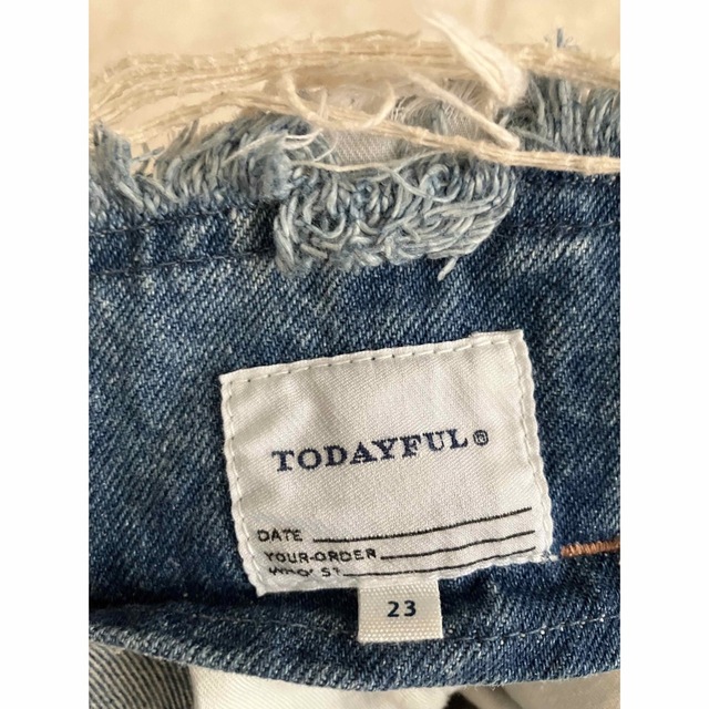 TODAYFUL(トゥデイフル)の美品　 TODAYFUL トゥデイフル ハイウエスト切りっぱなしデニムジーンズ  レディースのパンツ(デニム/ジーンズ)の商品写真