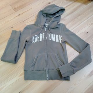 アバクロンビーアンドフィッチ(Abercrombie&Fitch)のパーカー　(Ｓ〜Ｍサイズ)(パーカー)