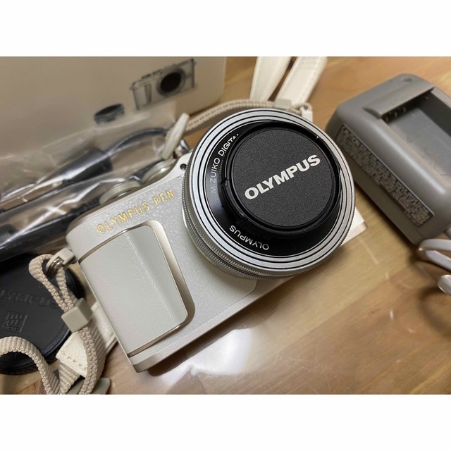 OLYMPUS(オリンパス)のOLYMPUS PEN E-PL10 レンズキット スマホ/家電/カメラのカメラ(ミラーレス一眼)の商品写真