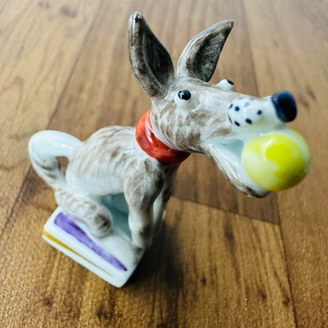 安売り Meissen 手びねり 干支シリーズ 戌 犬 フィギュリン
