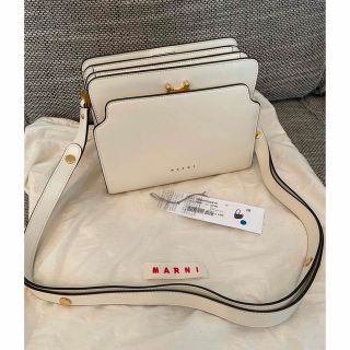 マルニ(Marni)のマルニ MARNI バッグ ショルダーバッグ 斜めがけ リバース　白(ショルダーバッグ)