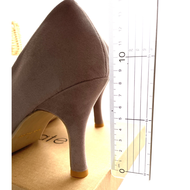titivate(ティティベイト)のtitivate  ポインテッドトゥパンプス　グレージュ　(01) レディースの靴/シューズ(ハイヒール/パンプス)の商品写真