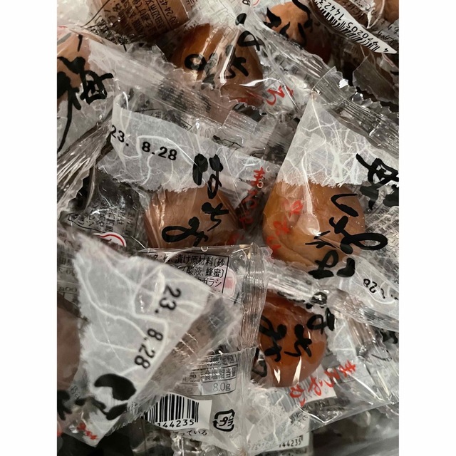 梅屋　まろやかはちみつ梅　30個 食品/飲料/酒の食品(菓子/デザート)の商品写真