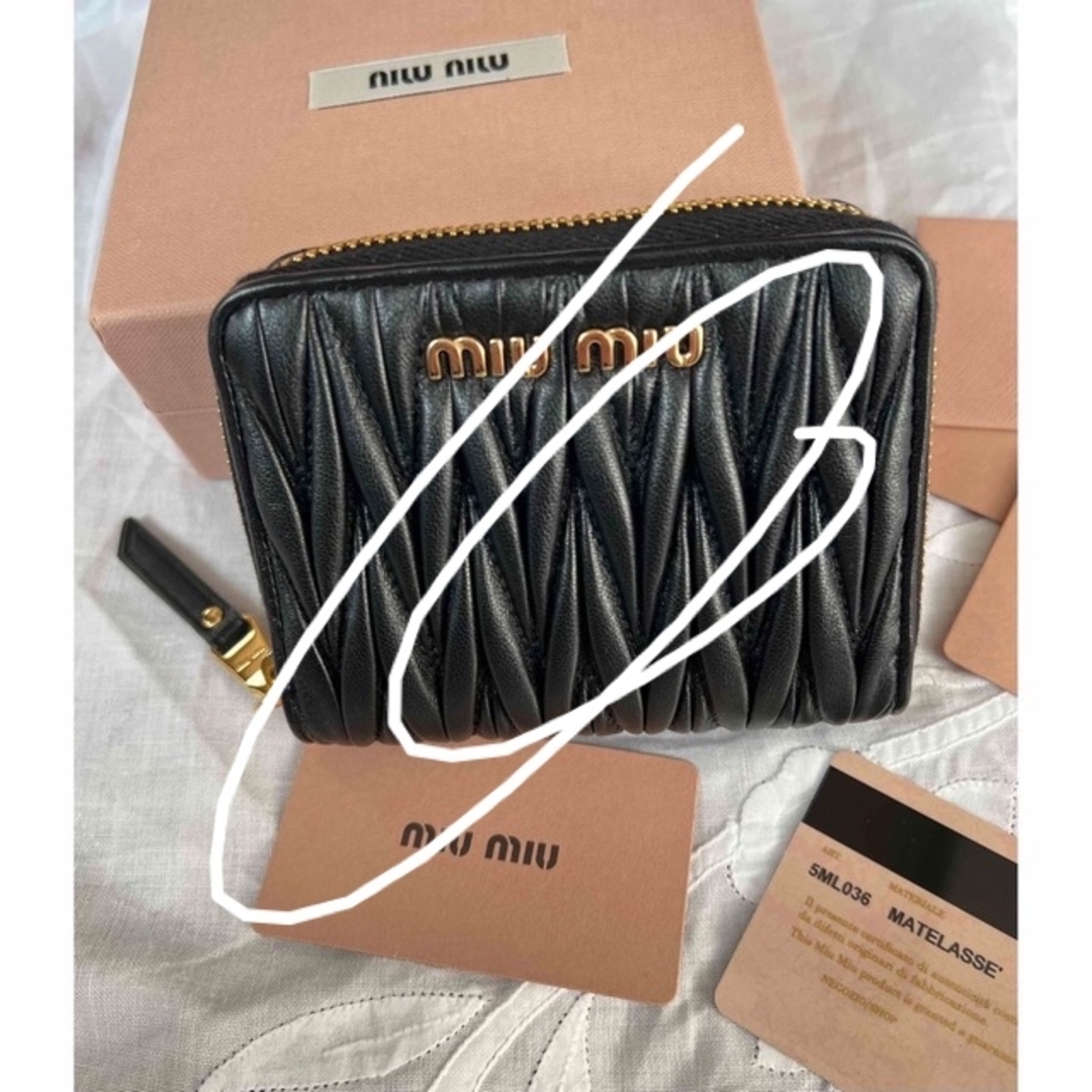 数量は多】 miumiu - miumiu 二つ折財布 ファスナー 希少 黒 新品 財布