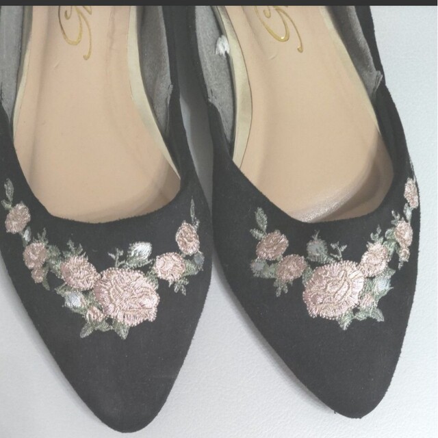 パンプス　ブラック　花柄 レディースの靴/シューズ(ハイヒール/パンプス)の商品写真
