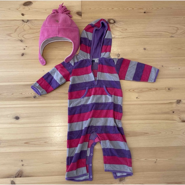 babyGAP(ベビーギャップ)のbaby GAP ベビーウェア70と帽子セット キッズ/ベビー/マタニティのベビー服(~85cm)(ロンパース)の商品写真