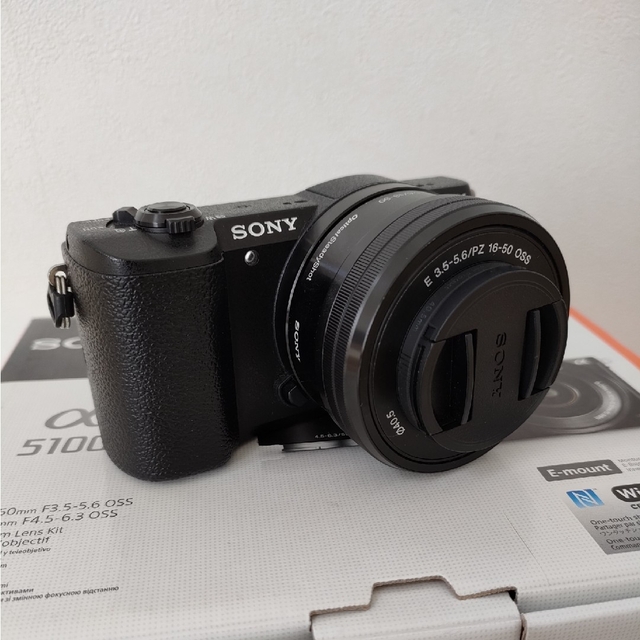 SONY(ソニー)のSONY  α5100 ILCE−5100 ミラーレス一眼レフ スマホ/家電/カメラのカメラ(ミラーレス一眼)の商品写真