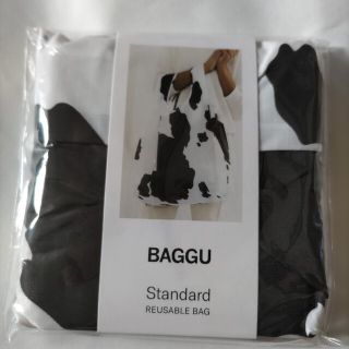 バグゥ(BAGGU)の新品未使用baggu   standard Black&White Cow　カウ(エコバッグ)