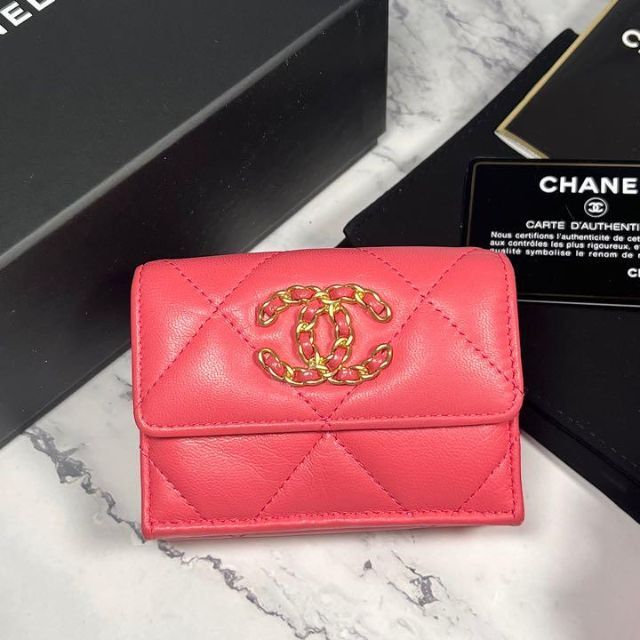 人気No.1】 シャネル CHANEL 19 財布 三つ折り チェーンココ カード有