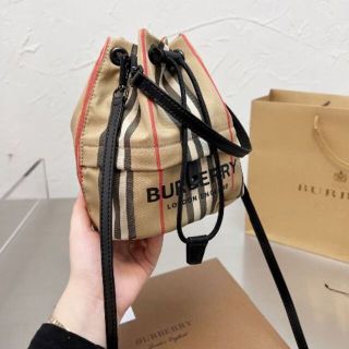 BURBERRY - 2点目半額☆Burberry☆ショルダーの通販 by ♡洋服以外 ...