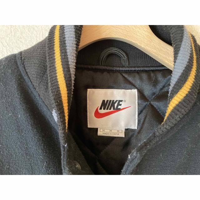 NIKE(ナイキ)の激レア 美品 NIKE ヴィンテージ スタジャン Mレザー 銀タグ スウォッシュ メンズのジャケット/アウター(スタジャン)の商品写真