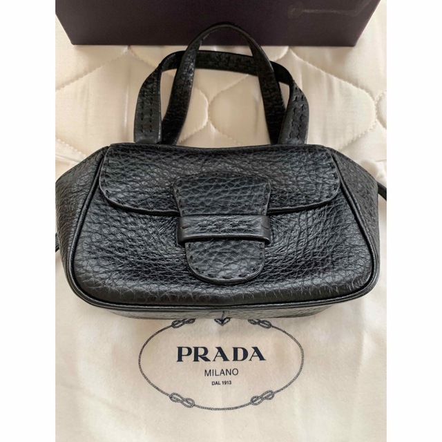 PRADA(プラダ)のPRADA・最終値下げショルダーバッグ・ポシェット・クロスボディ・斜め掛け可能 レディースのバッグ(ショルダーバッグ)の商品写真