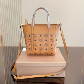 MCM - 最終 MCM リュック ピンク 財布 バックパック 本物 正規品 ゆあ ...