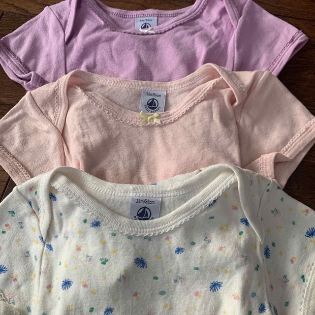 PETIT BATEAU(プチバトー)のPETIT BATEAU ⭐︎半袖ボディ キッズ/ベビー/マタニティのキッズ服女の子用(90cm~)(下着)の商品写真