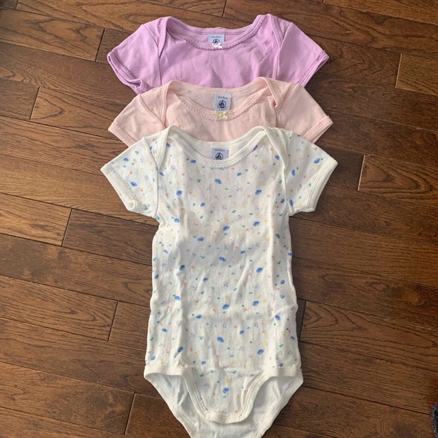 PETIT BATEAU(プチバトー)のPETIT BATEAU ⭐︎半袖ボディ キッズ/ベビー/マタニティのキッズ服女の子用(90cm~)(下着)の商品写真