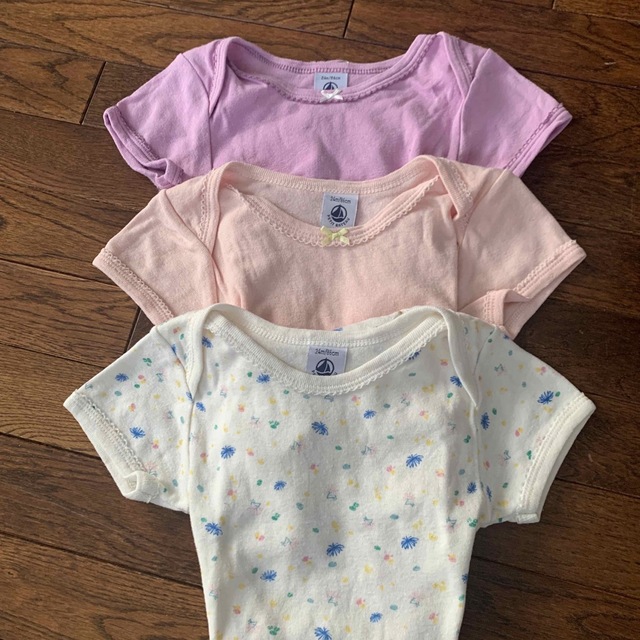 PETIT BATEAU(プチバトー)のPETIT BATEAU ⭐︎半袖ボディ キッズ/ベビー/マタニティのキッズ服女の子用(90cm~)(下着)の商品写真