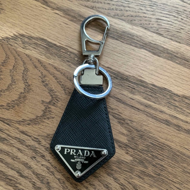 PRADA(プラダ)の現行品　PRADA プラダ  サフィアーノ　キーリング メンズのファッション小物(キーホルダー)の商品写真