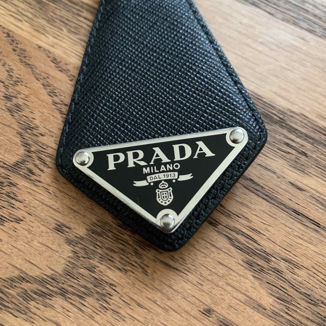PRADA(プラダ)の現行品　PRADA プラダ  サフィアーノ　キーリング メンズのファッション小物(キーホルダー)の商品写真