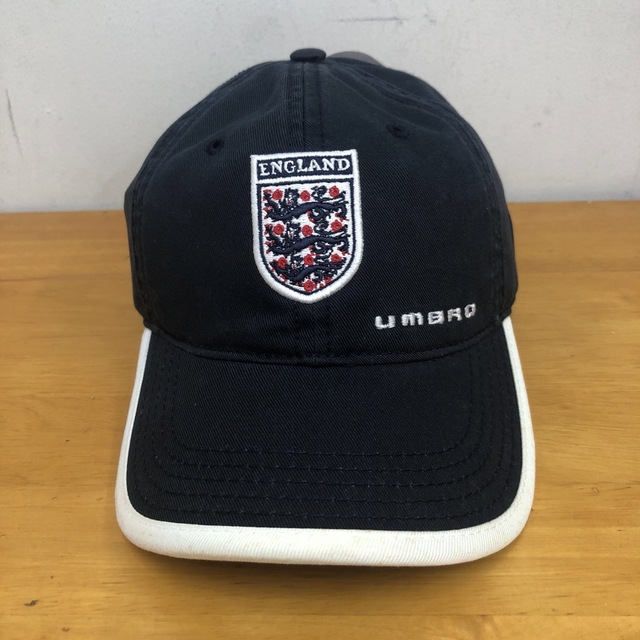 UMBRO(アンブロ)のアンブロ　イングランド　キャップ スポーツ/アウトドアのサッカー/フットサル(その他)の商品写真