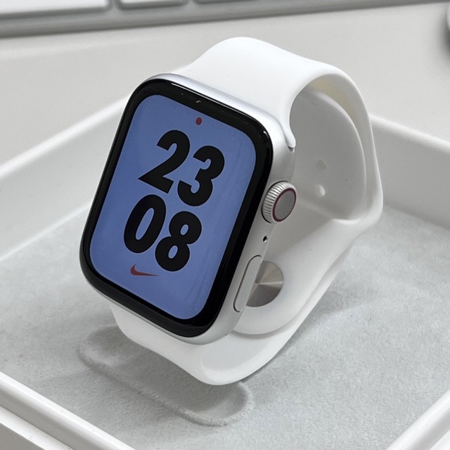 新品お得Apple Watch - W833 Apple Watch 4 44mm Nike GPS+セルラーの ...