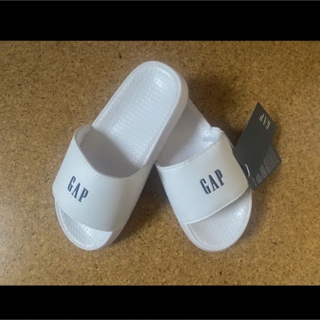 GAP(ギャップ)のGAP FLY slide ベナッシ　サンダル　厚底　シャワーサンダル レディースの靴/シューズ(サンダル)の商品写真