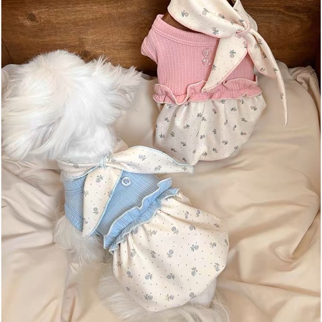 【新品】フリルバルーンワンピ　犬服　ドッグウェア　花柄　お洒落　スカーフ その他のペット用品(犬)の商品写真
