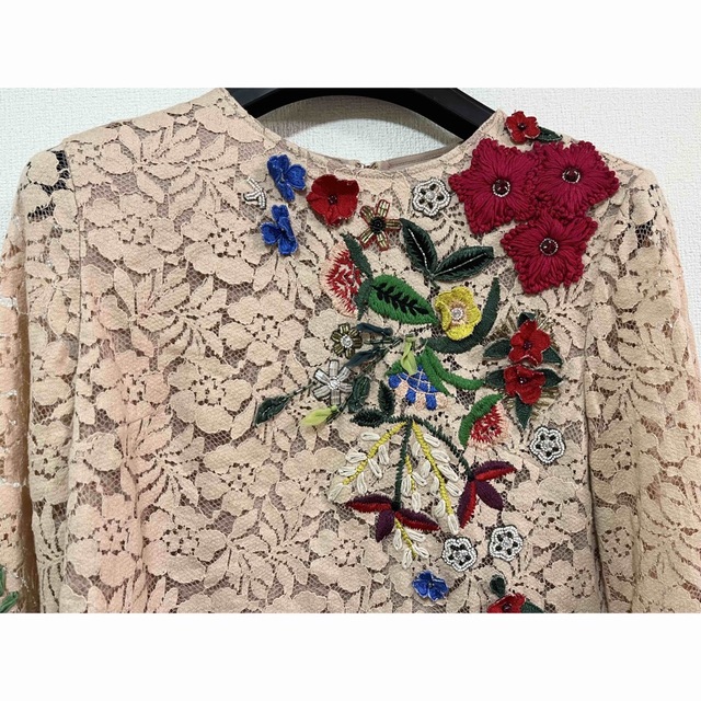 Alice+Olivia(アリスアンドオリビア)のレア！ 美品 アリスオリビア 長袖ブラウス 数量限定品 レース 花刺繍 2 M レディースのトップス(シャツ/ブラウス(長袖/七分))の商品写真